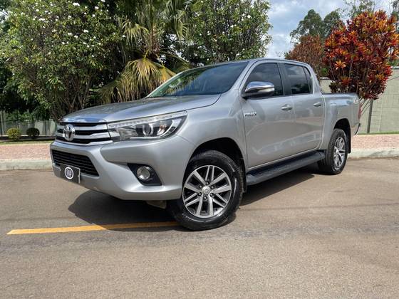 TOYOTA HILUX 2.8 SR 4X4 CD 16V DIESEL 4P AUTOMÁTICO